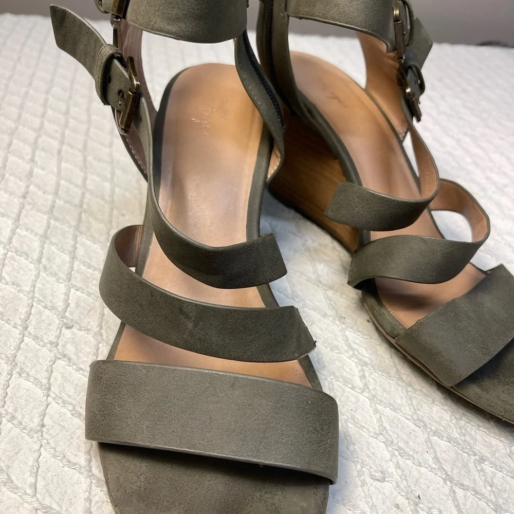 Crown Vintage greyis/ green (dark sage)Wedge Sandals